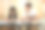 辅导老师解释家庭作业，帮助十几岁的女孩做家务。家庭教育儿童教育理念。图片下载