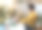 非裔美国人或企业家在家里用笔记本电脑工作图片下载