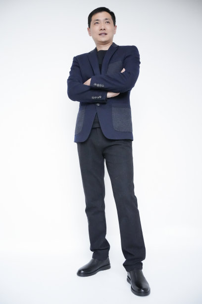 企业家、商人、白领经理使用平板电脑的肖像图片下载