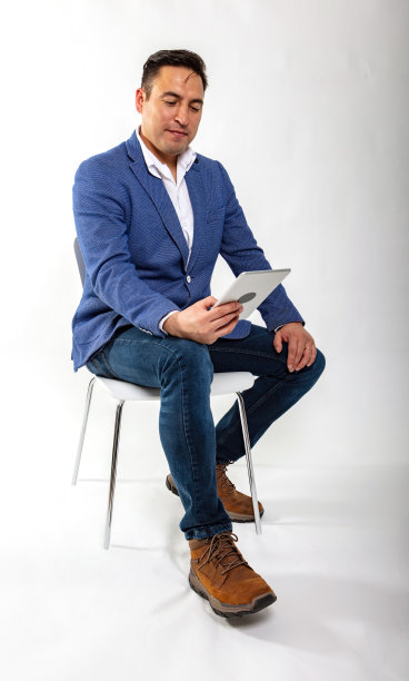 强有力的肖像西班牙男性白底照片系列图片下载