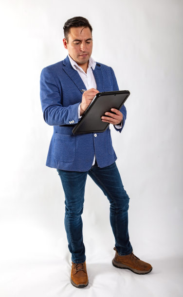 强有力的肖像西班牙男性白底照片系列图片下载