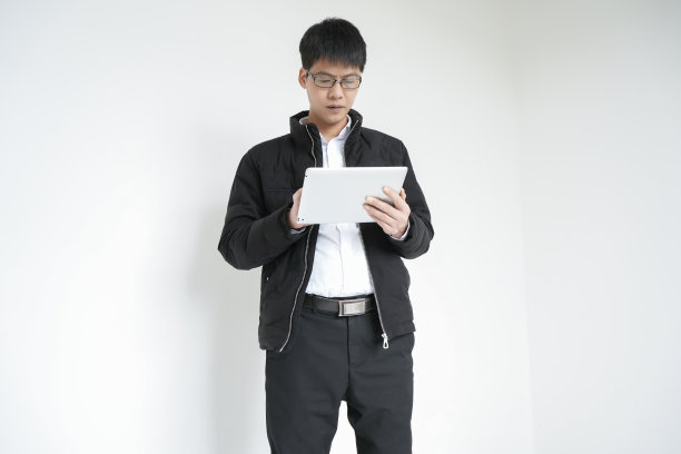 商人、白领、工薪族使用平板电脑的肖像图片下载