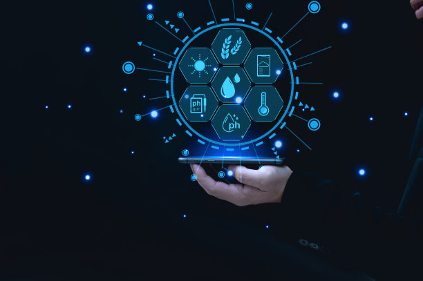 商人手持虚拟屏幕平板电脑，物联网智能农民概念图片下载