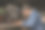 黑人在台式电脑上写代码，有两个显示器和一台笔记本电脑，在时尚的办公室里。专业男性开发人员为创业公司编写人工智能软件图片下载