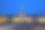 在法国巴黎，荣军院的夜晚被照亮的教堂圆顶图片下载