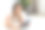快乐的年轻女子躺在床上垫和耳机图片下载