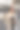 迷人的黑发女子在春天的街头摆拍，她穿着时尚的米色外套，上衣上有剃须刀和太阳镜图片下载