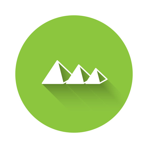 白色的埃及金字塔象征孤立与长图片下载