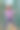 一个小女孩在公园里玩。公园家庭社交的概念。一个女孩在荡秋千，玩创意游戏图片下载