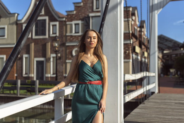 欧洲城市的时尚女人图片下载