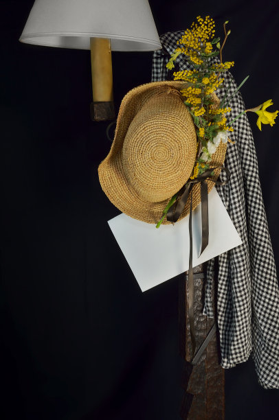 春夏时装图片与一束花图片下载