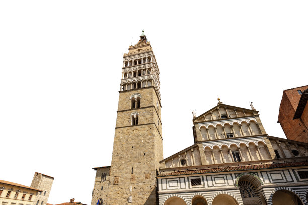 白色背景上孤立的皮斯托亚大教堂——意大利托斯卡纳图片下载