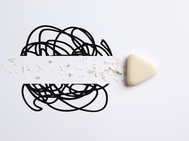 清除混乱，处理商业或教育理念上的问题和困境。白色橡皮擦清除混乱循环图标图片下载