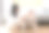 年轻的妈妈在婴儿椅上帮助婴儿吃混合食物图片下载