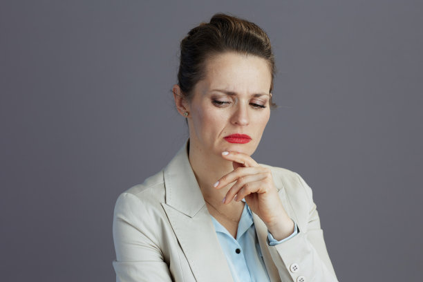 时髦的小企业主女人在轻的商务套装图片下载