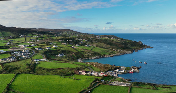 爱尔兰多尼戈尔郡格伦加德码头渔船航拍照片图片下载
