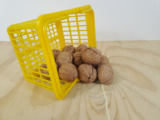 水果，坚果，杂货购物篮图片下载