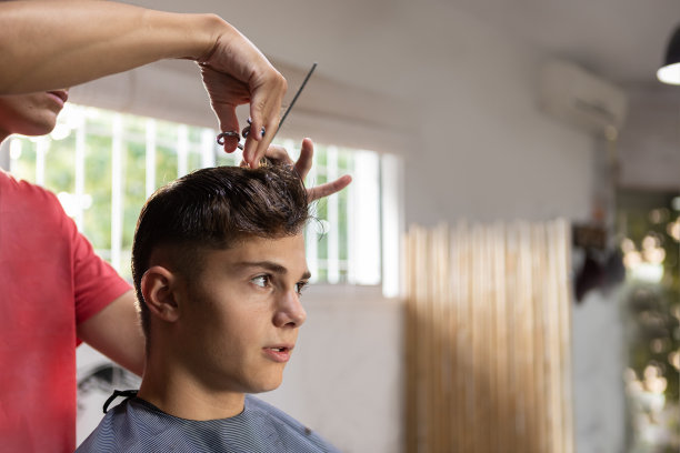 青少年在发廊图片下载