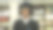 年轻的黑人毕业生在图书馆微笑的肖像图片下载
