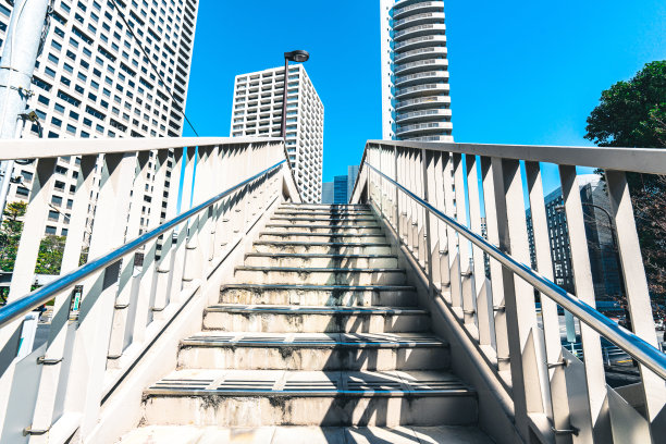 城市里的钢天桥楼梯图片下载