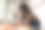 年轻的女木匠在木材车间工作。黑人女木匠戴着安全眼镜在木仓库车间工作。中小企业，创业和小型企业的概念图片下载
