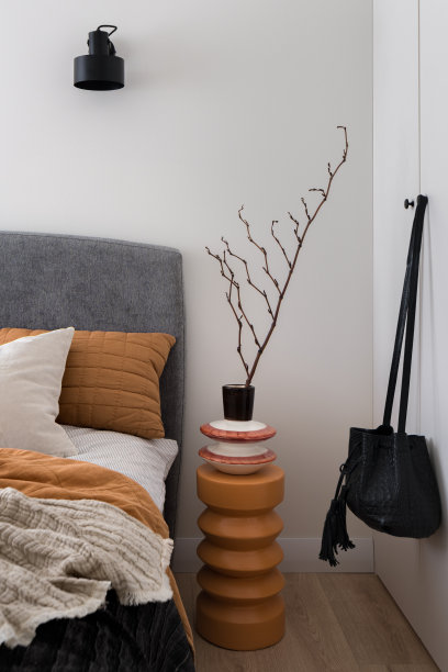 独特的床头柜装饰图片下载