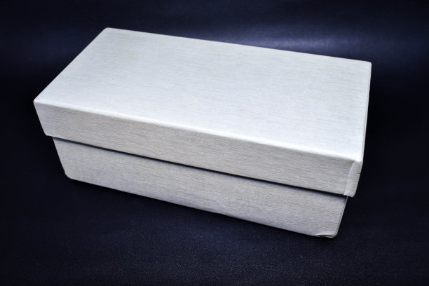 一个纯白色的空白纸板的产品照片图片下载