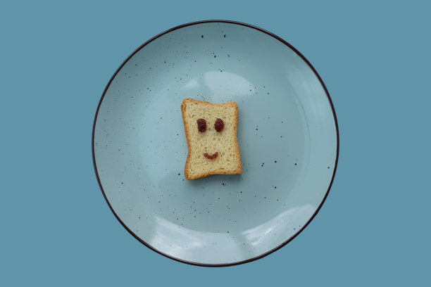 带着笑脸的面包吐司图片下载