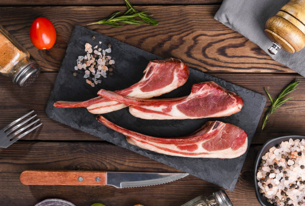 新鲜美味的战斧羊排图片下载