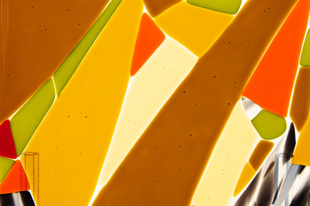 摘要彩色几何图案的熔融玻璃。玻璃熔接宏图片下载