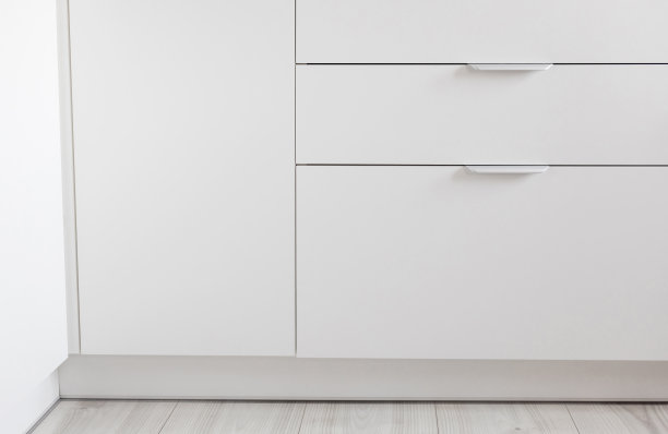 全新的现代厨房内饰。图片下载