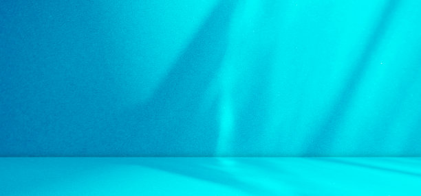 抽象阴影在蓝色油漆工作室房间背景，货架产品，浅白色叠加在墙壁地板水泥混凝土背景，厨房柜台吧台桌面模板，商务财务演示图片下载