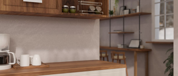 复制空间的木制厨房工作台上的咖啡和托盘的马克杯图片下载