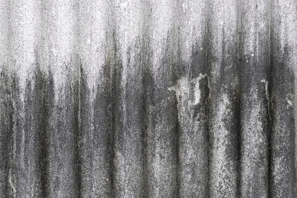 白色喷漆铝板与撕裂和污渍图片下载