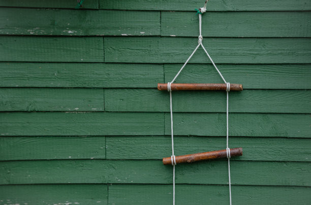 木制背景与楼梯形式的装饰图片下载