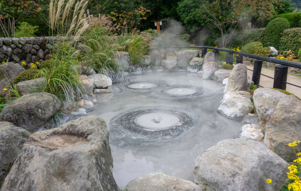 泥地狱是别府八大温泉之一。图片下载