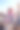 户外肖像的年轻女子戴着复古围巾手持钱包。女士欣赏春天的城市建筑景观图片下载