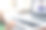 一个女孩在老师的指导下在线学习钢琴，远程学习音乐。图片下载