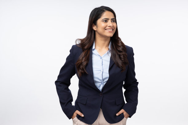 女商人自信地摆出股票照片图片下载