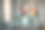 微笑的老欧洲男子胡须耳机看着笔记本电脑，与客户交谈，看视频课程图片下载