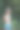 一名身穿泳裤、头戴帽子的欧洲白人男生在热带树叶的背景下竖起大拇指。凉爽的暑假。本空间图片下载