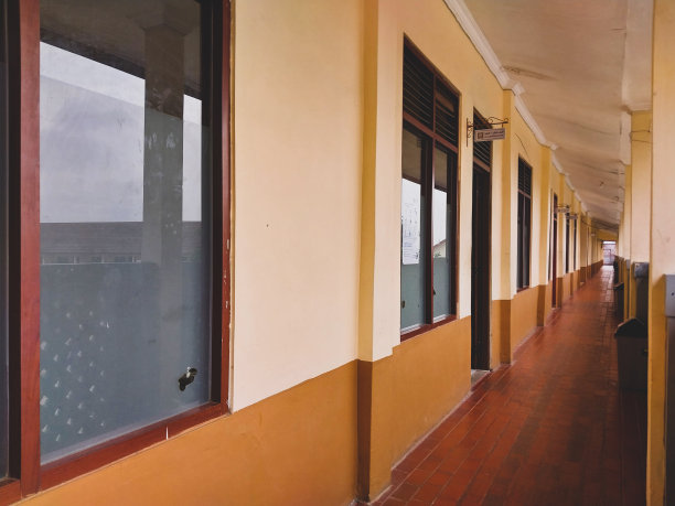 学校的走廊图片下载