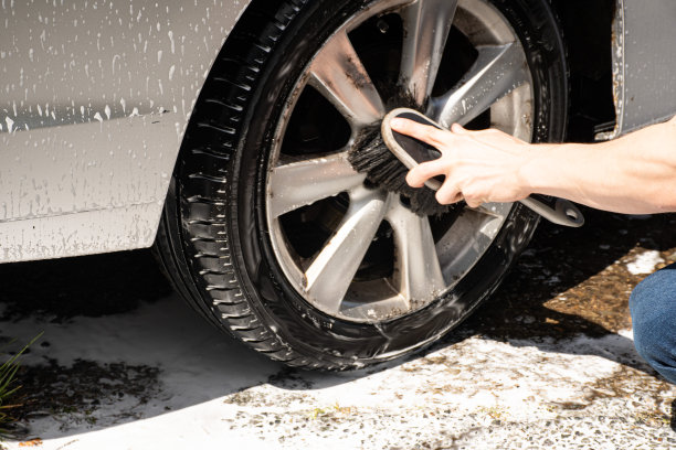 洗车用高压清洗机清洗肥皂泡沫和布图片下载