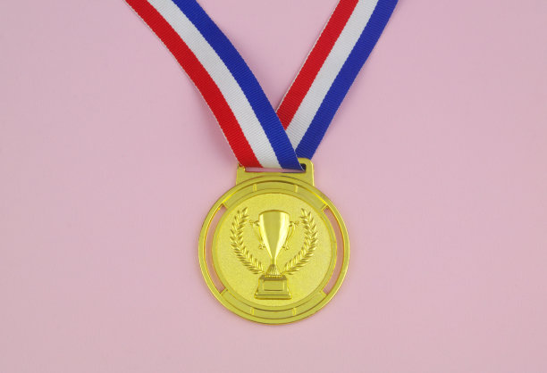 粉红色背景的金牌图片下载