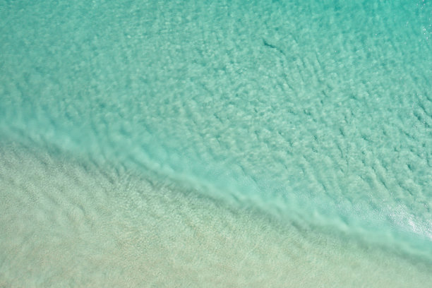 看到海洋的蓝色阴影图片下载