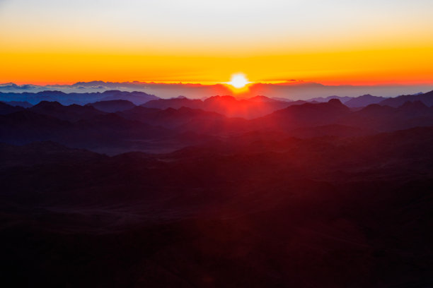 埃及西奈山(摩西山)上美丽的日出图片下载