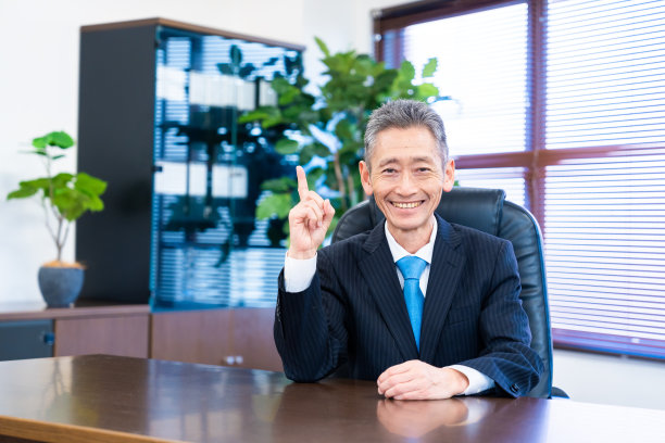 行政人员指着他的手指图片下载