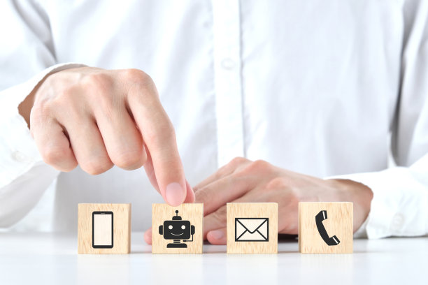 图像、人手、木块与象形图通信工具的联系方式图片下载