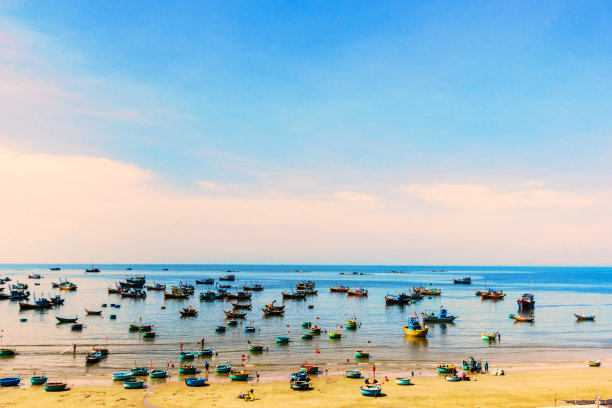 受欢迎的沙漠地区，以红色著称，更广为人知的是梅内沙丘图片下载