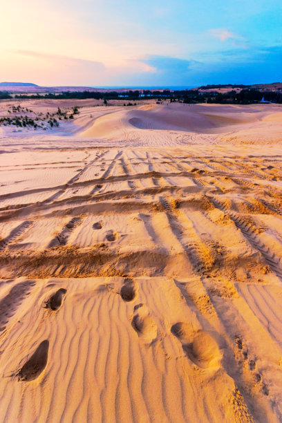 受欢迎的沙漠地区，以红色著称，更广为人知的是梅内沙丘图片下载